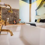 Apartamento Hidden Bank: First Million *