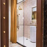 Hidden Bank: First Million Apartamento *