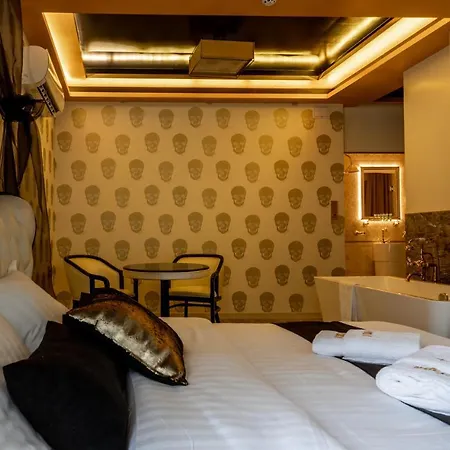 Hidden Bank: First Million 公寓