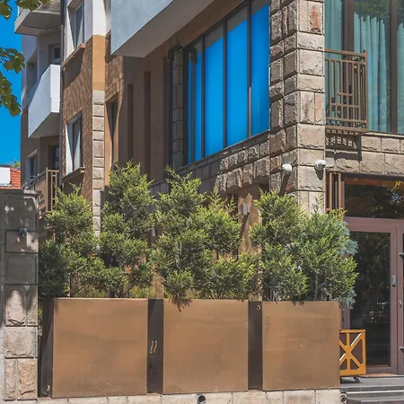 Hidden Bank: First Million Appartement *