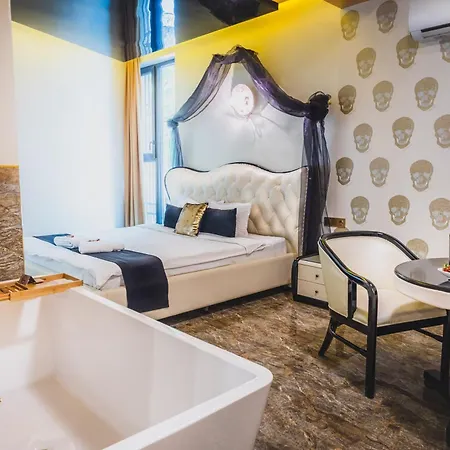 Hidden Bank: First Million Apartment *